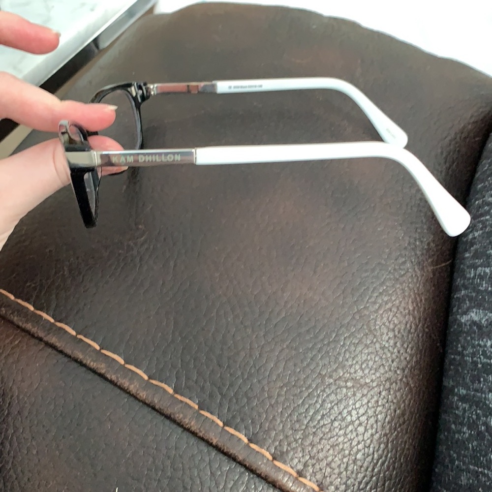 Glasses - Picture 3 of 4